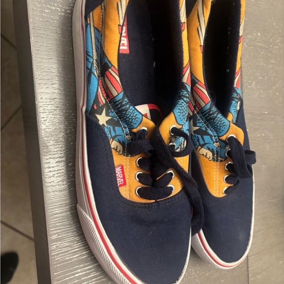 Marvel comic Captain America Navy Sneakers Men's size 10 - Picture 2 of 4